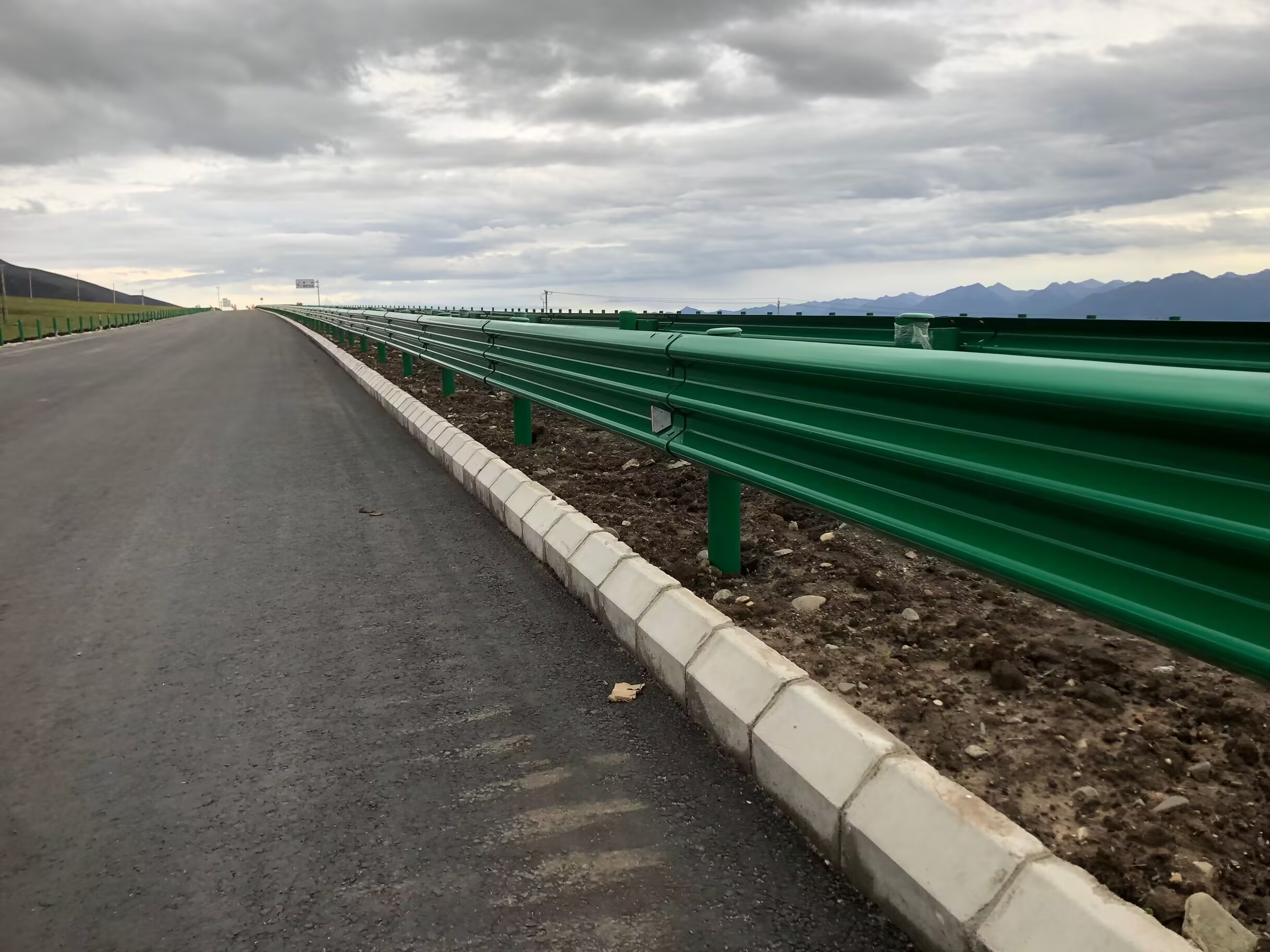 成华区乡村公路波形护栏热镀锌喷塑波形护栏 - 推荐